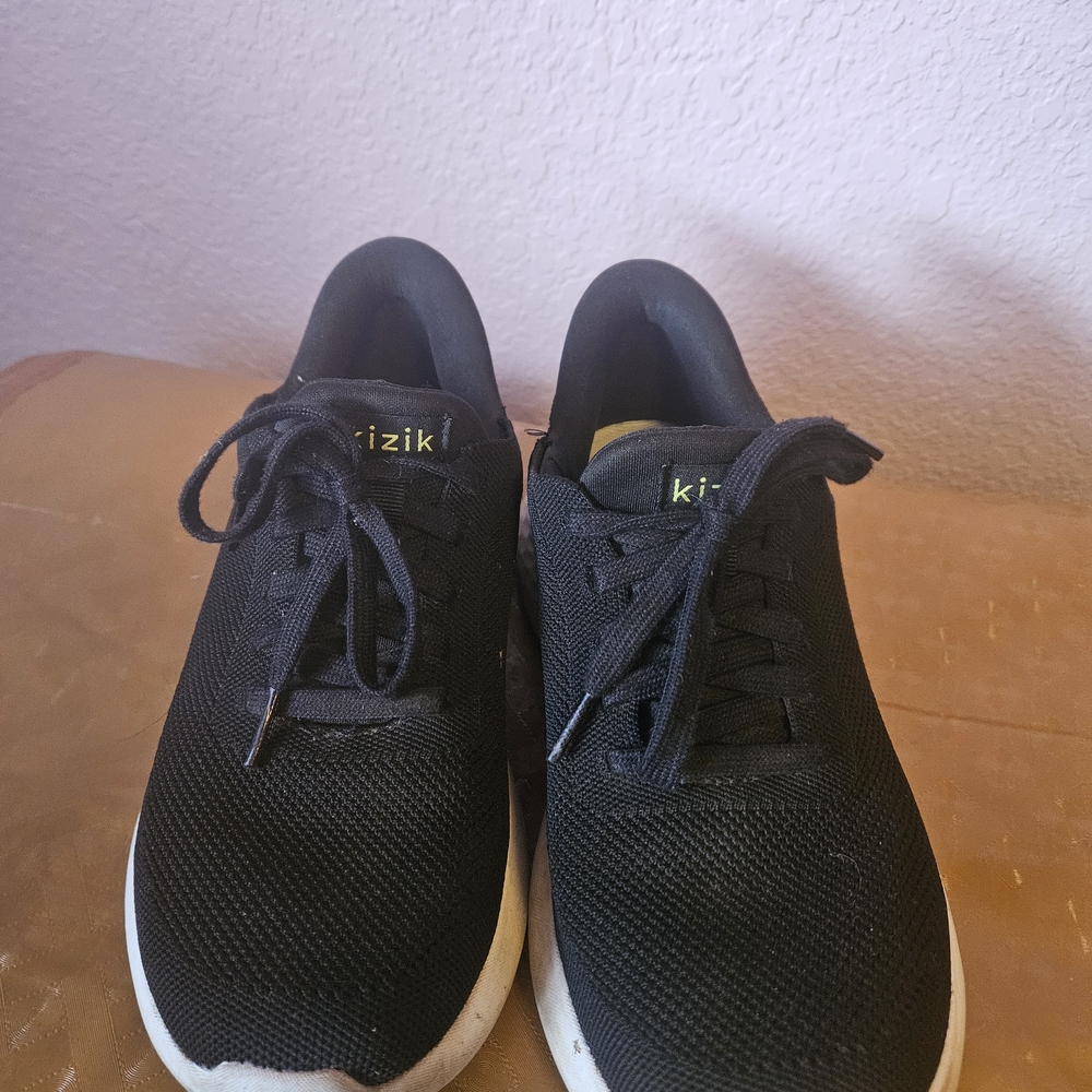 Kizik Women's Black Athletic Shoes